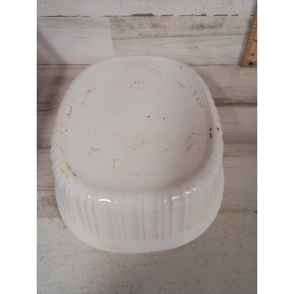 White Made In The USA  CorningWare Dish See Photos For Stating - Picture 6 of 16